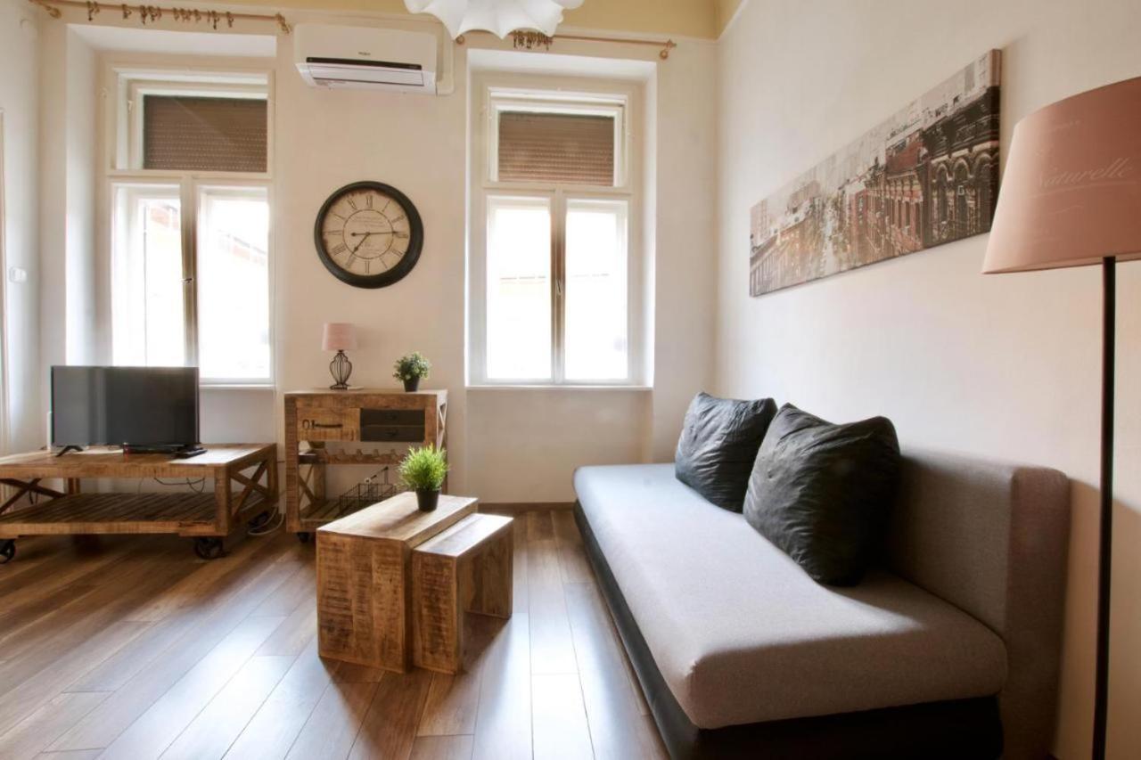 Scarlet Timber Apartment Budapest